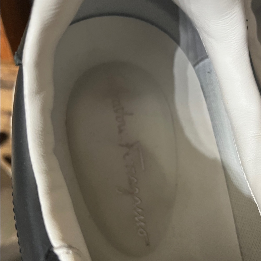 Ferragamo Gancini sneakers men’s size 7.5  equal to us sz 8.5 white w red bottom - Picture 2 of 8